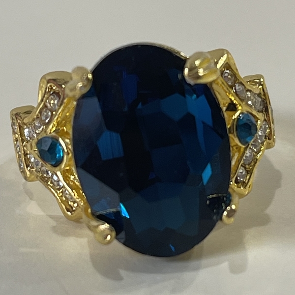Jewelry - Blue topaz gold ring size 9